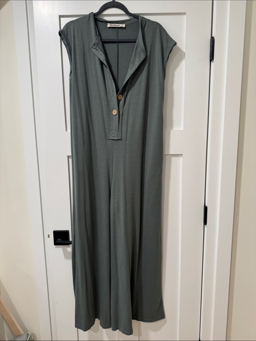 Three birds nest Sleeveless Button-Front Jumpsuit in Sage Green